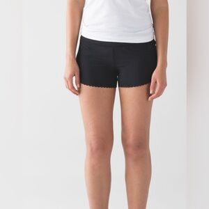 NWOT Lululemon Fast As Light Short Scalloped Black 4